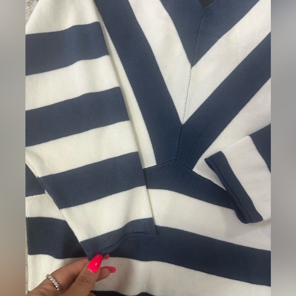 New🩷Navy/white V-cut spring top - Picture 12 of 13